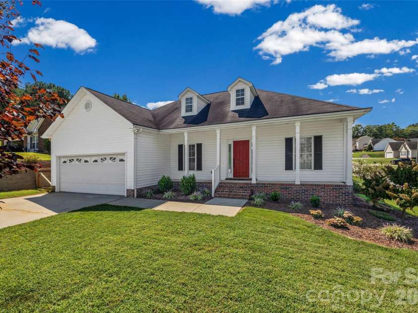 701 Peregrine Court, Gastonia, NC 28056.  MLS# CAR4425225, YatesRealty ID 51938. 