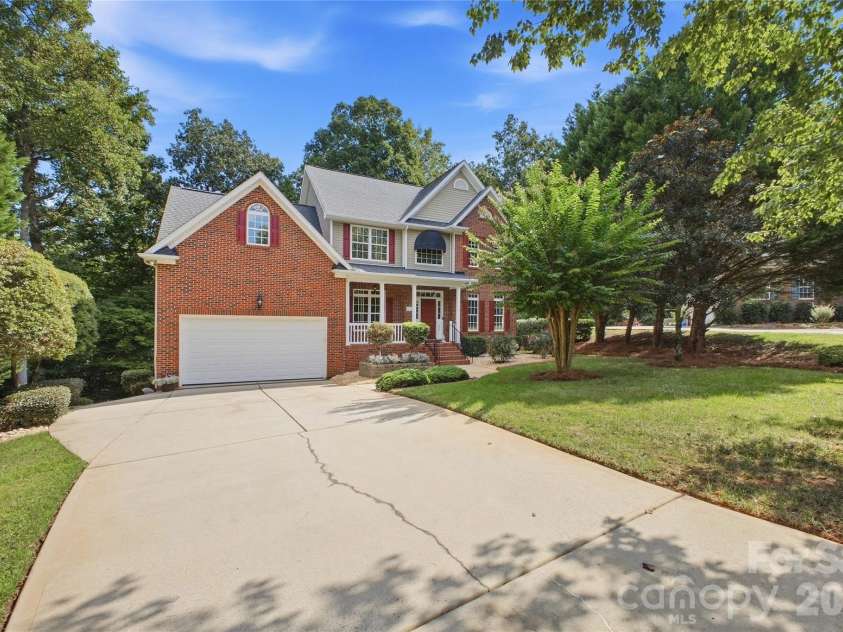 637 Falls Creek Court, Fort Mill, SC 29715.  MLS# CAR4425339, YatesRealty ID 51940. 