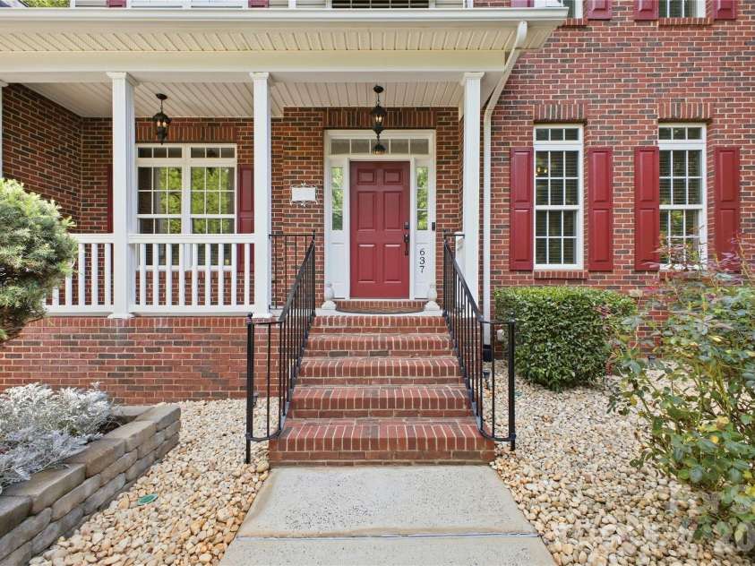 637 Falls Creek Court, Fort Mill, SC 29715.  MLS# CAR4425339, YatesRealty ID 51940. 