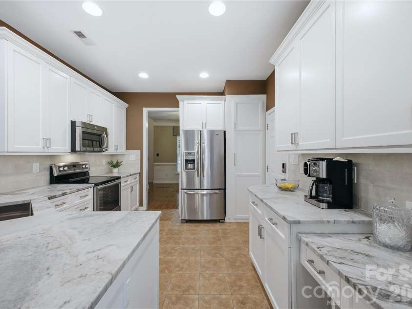 637 Falls Creek Court, Fort Mill, SC 29715.  MLS# CAR4425339, YatesRealty ID 51940. 
