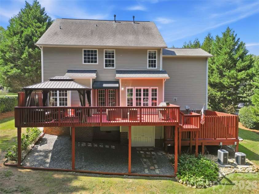 637 Falls Creek Court, Fort Mill, SC 29715.  MLS# CAR4425339, YatesRealty ID 51940. 