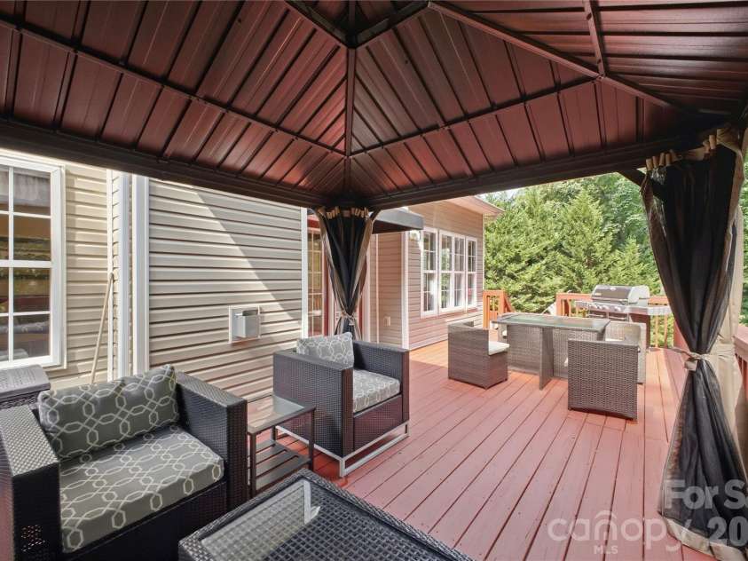637 Falls Creek Court, Fort Mill, SC 29715.  MLS# CAR4425339, YatesRealty ID 51940. 