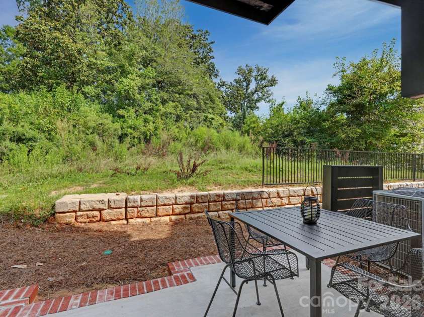 3127 Colyer Place, Charlotte, NC 28205.  MLS# CAR4425271, YatesRealty ID 51941. 