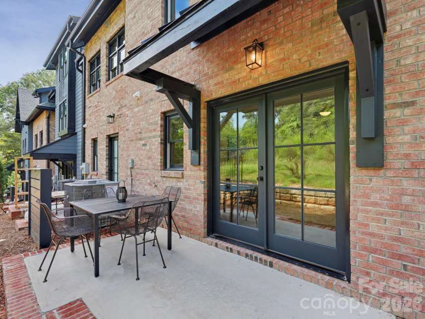 3127 Colyer Place, Charlotte, NC 28205.  MLS# CAR4425271, YatesRealty ID 51941. 