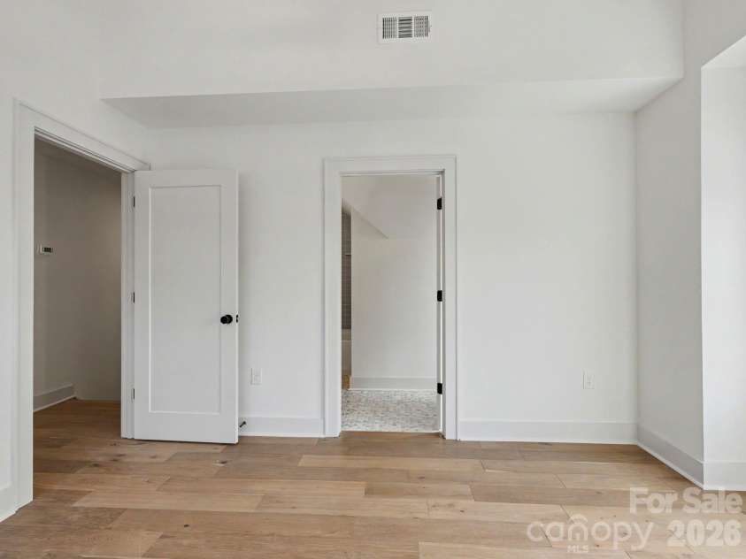3127 Colyer Place, Charlotte, NC 28205.  MLS# CAR4425271, YatesRealty ID 51941. 