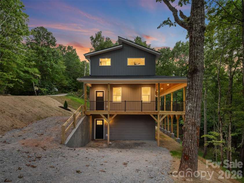 160 Blossom Ridge, Leicester, NC 28748.  MLS# CAR4425456, YatesRealty ID 51942. 