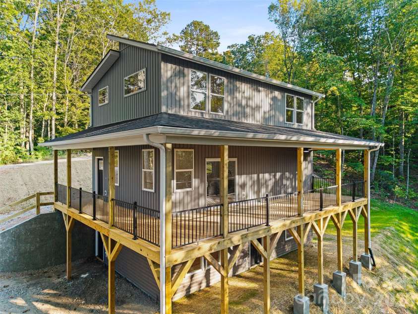 160 Blossom Ridge, Leicester, NC 28748.  MLS# CAR4425456, YatesRealty ID 51942. 
