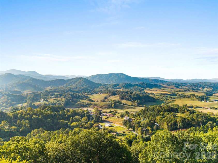 160 Blossom Ridge, Leicester, NC 28748.  MLS# CAR4425456, YatesRealty ID 51942. 