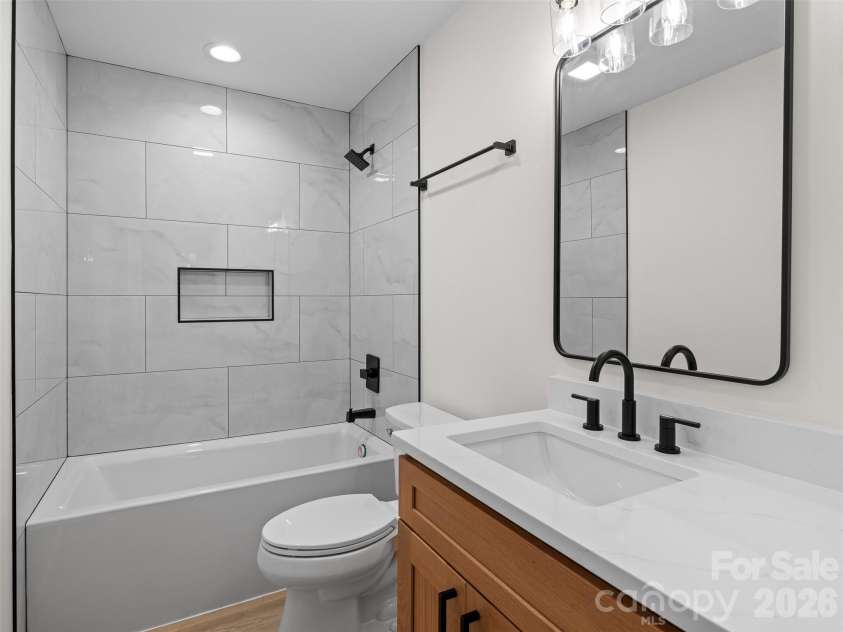 160 Blossom Ridge, Leicester, NC 28748.  MLS# CAR4425456, YatesRealty ID 51942. 