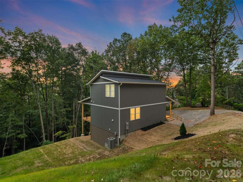 160 Blossom Ridge, Leicester, NC 28748.  MLS# CAR4425456, YatesRealty ID 51942. 