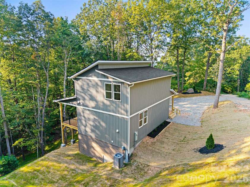 160 Blossom Ridge, Leicester, NC 28748.  MLS# CAR4425456, YatesRealty ID 51942. 
