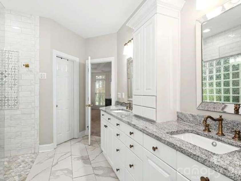 16032 Covington Point Lane, Huntersville, NC 28078.  MLS# CAR4425218, YatesRealty ID 51944. 