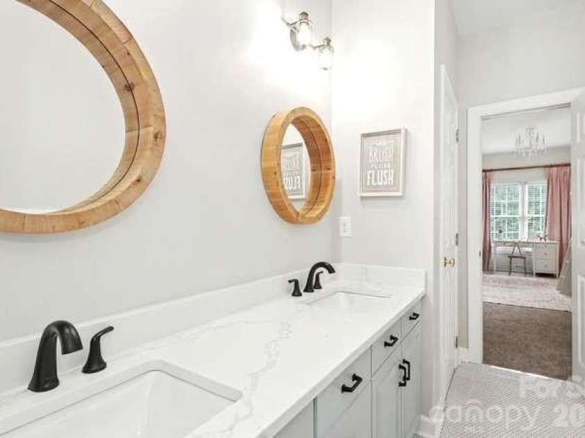 16032 Covington Point Lane, Huntersville, NC 28078.  MLS# CAR4425218, YatesRealty ID 51944. 