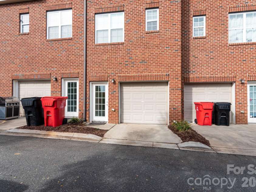 246 Harbour Place Drive, Davidson, NC 28036.  MLS# CAR4425066, YatesRealty ID 51947. 2 car tandem garage
