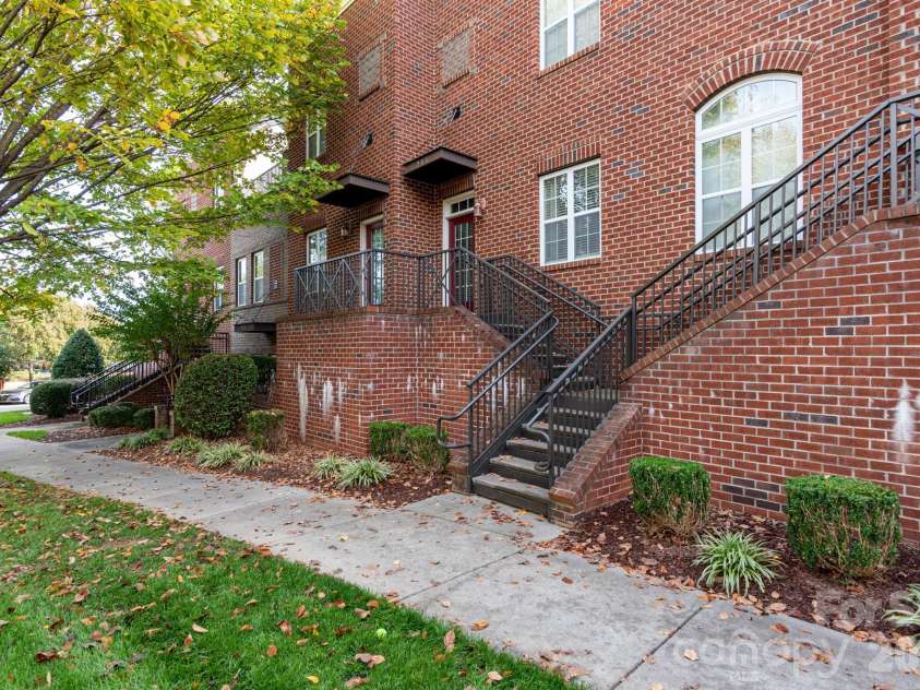 246 Harbour Place Drive, Davidson, NC 28036.  MLS# CAR4425066, YatesRealty ID 51947. 