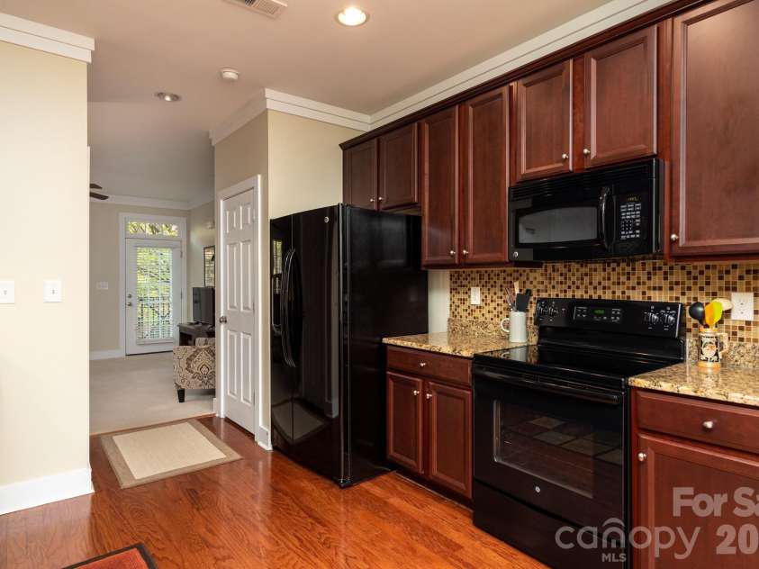 246 Harbour Place Drive, Davidson, NC 28036.  MLS# CAR4425066, YatesRealty ID 51947. 