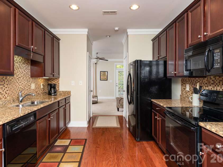 246 Harbour Place Drive, Davidson, NC 28036.  MLS# CAR4425066, YatesRealty ID 51947. 