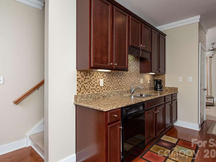 246 Harbour Place Drive, Davidson, NC 28036.  MLS# CAR4425066, YatesRealty ID 51947. 