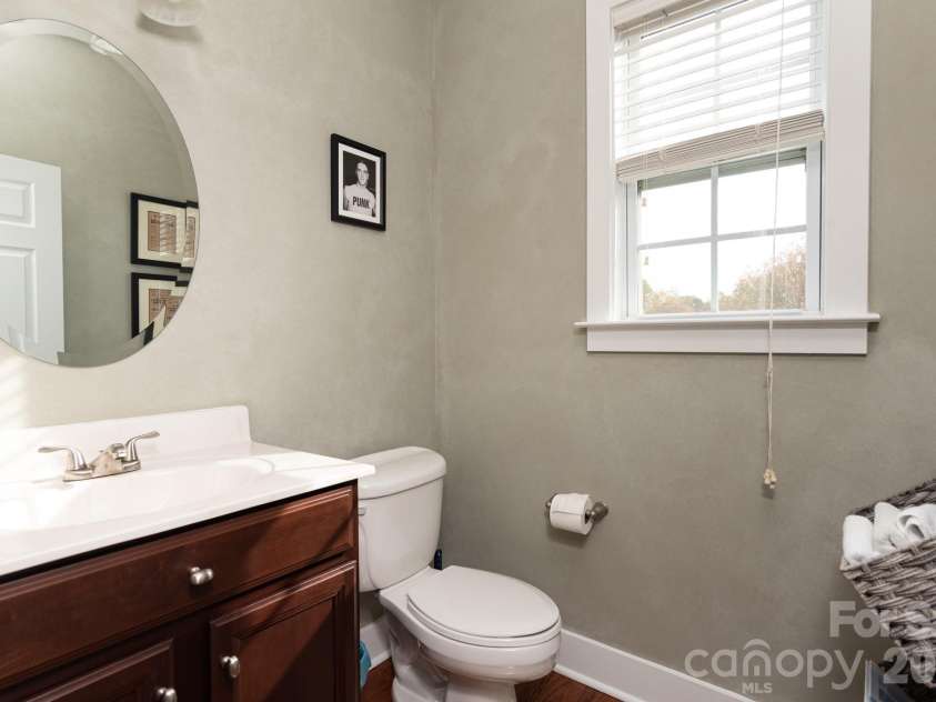 246 Harbour Place Drive, Davidson, NC 28036.  MLS# CAR4425066, YatesRealty ID 51947. 