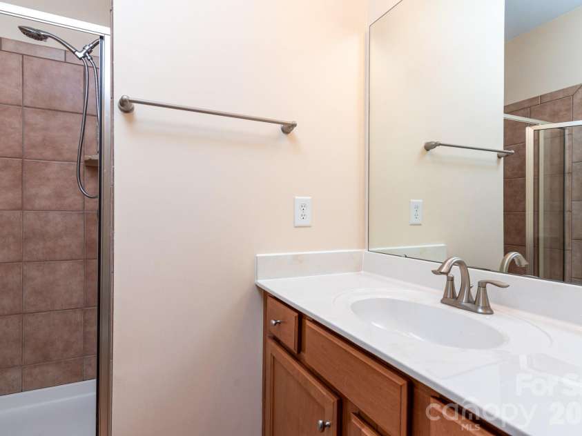 246 Harbour Place Drive, Davidson, NC 28036.  MLS# CAR4425066, YatesRealty ID 51947. 