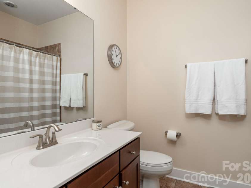 246 Harbour Place Drive, Davidson, NC 28036.  MLS# CAR4425066, YatesRealty ID 51947. 
