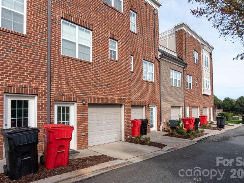 246 Harbour Place Drive, Davidson, NC 28036.  MLS# CAR4425066, YatesRealty ID 51947. 