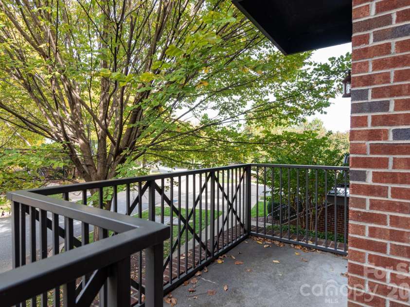 246 Harbour Place Drive, Davidson, NC 28036.  MLS# CAR4425066, YatesRealty ID 51947. 