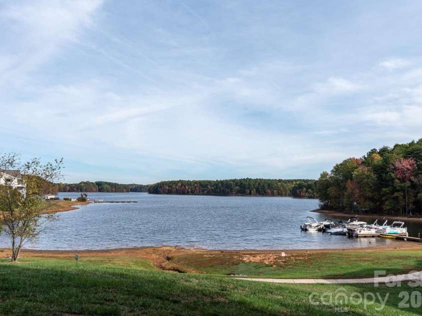 246 Harbour Place Drive, Davidson, NC 28036.  MLS# CAR4425066, YatesRealty ID 51947. 