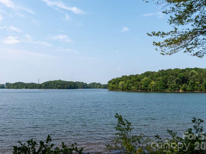246 Harbour Place Drive, Davidson, NC 28036.  MLS# CAR4425066, YatesRealty ID 51947. 