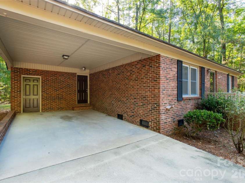 3055 University Drive, Lancaster, SC 29720.  MLS# CAR4425106, YatesRealty ID 51948. 