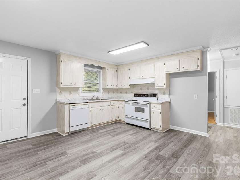 3055 University Drive, Lancaster, SC 29720.  MLS# CAR4425106, YatesRealty ID 51948. 