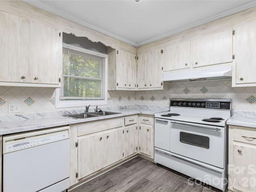 3055 University Drive, Lancaster, SC 29720.  MLS# CAR4425106, YatesRealty ID 51948. 