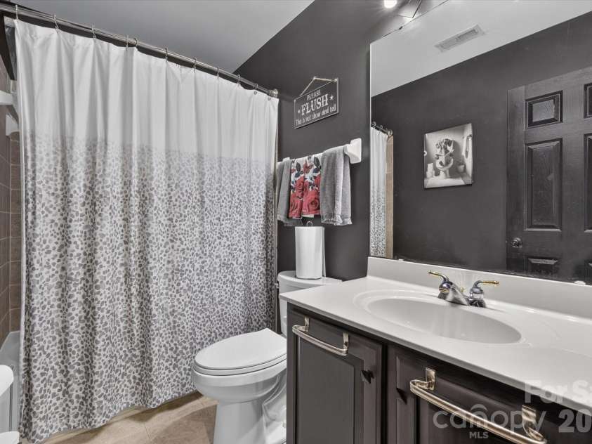 8506 Quellin Drive, Waxhaw, NC 28173.  MLS# CAR4425015, YatesRealty ID 51949. Secondary Bathroom