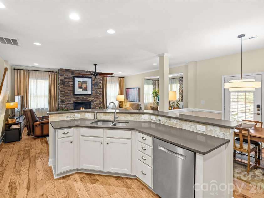 4131 Stacy Boulevard, Charlotte, NC 28209.  MLS# CAR4354050, YatesRealty ID 5195. 