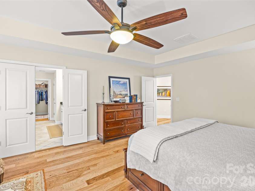 4131 Stacy Boulevard, Charlotte, NC 28209.  MLS# CAR4354050, YatesRealty ID 5195. Primary Bedroom