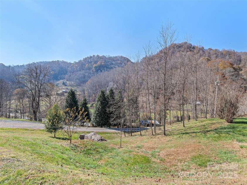 93 Merry Way, Clyde, NC 28721.  MLS# CAR4214741, YatesRealty ID 5195. Mountain View