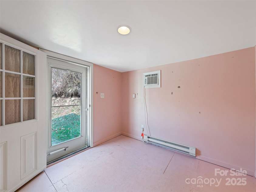 93 Merry Way, Clyde, NC 28721.  MLS# CAR4214741, YatesRealty ID 5195. Outbuilding | Office
