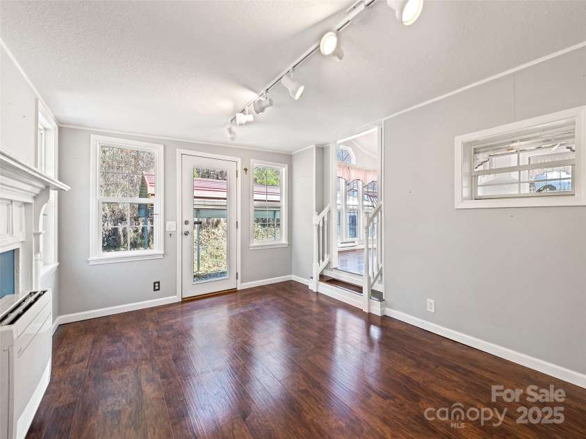 93 Merry Way, Clyde, NC 28721.  MLS# CAR4305352, YatesRealty ID 5195. 