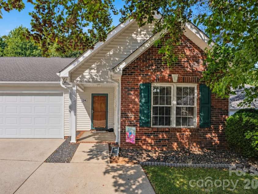 124 Keswick Lane, Mooresville, NC 28117.  MLS# CAR4424692, YatesRealty ID 51950. 