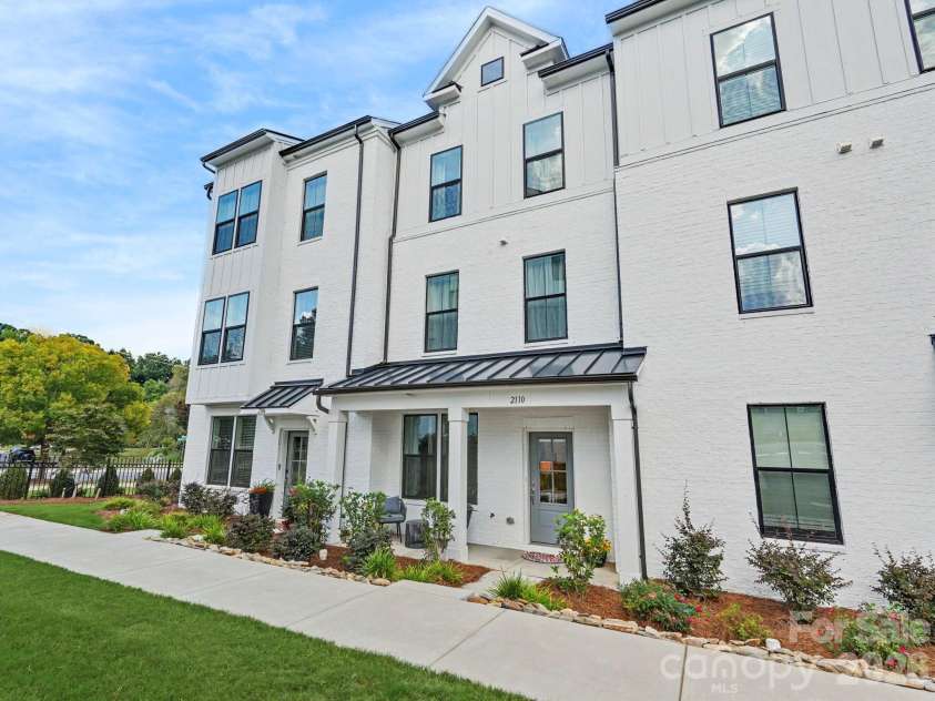2110 Magnolia Blossom Way, Charlotte, NC 28211.  MLS# CAR4424576, YatesRealty ID 51954. 