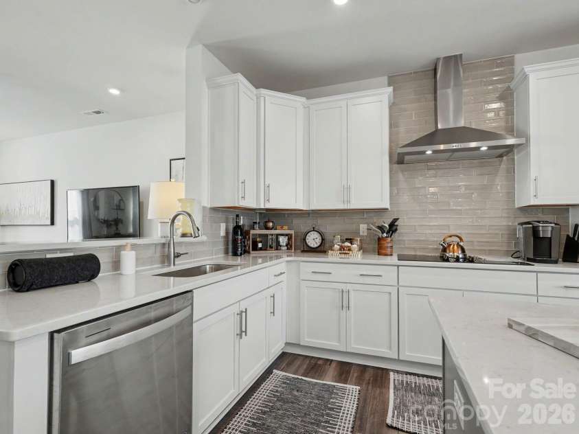 2110 Magnolia Blossom Way, Charlotte, NC 28211.  MLS# CAR4424576, YatesRealty ID 51954. 