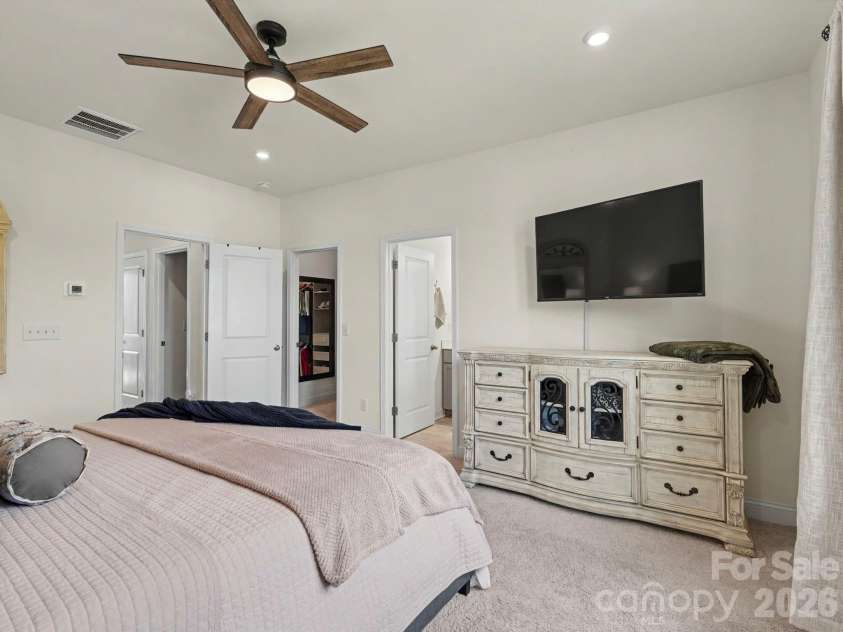 2110 Magnolia Blossom Way, Charlotte, NC 28211.  MLS# CAR4424576, YatesRealty ID 51954. 
