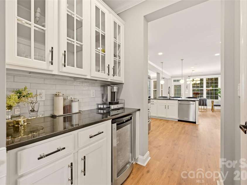 2101 Trading Ford Drive, Waxhaw, NC 28173.  MLS# CAR4424667, YatesRealty ID 51955. Butlers Pantry