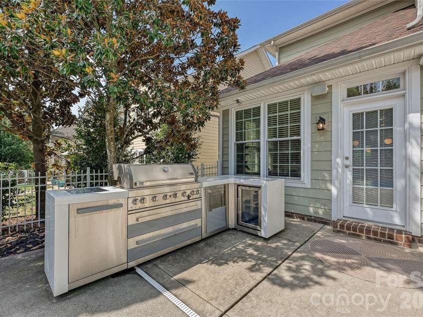 2101 Trading Ford Drive, Waxhaw, NC 28173.  MLS# CAR4424667, YatesRealty ID 51955. Outdoor Kitchen