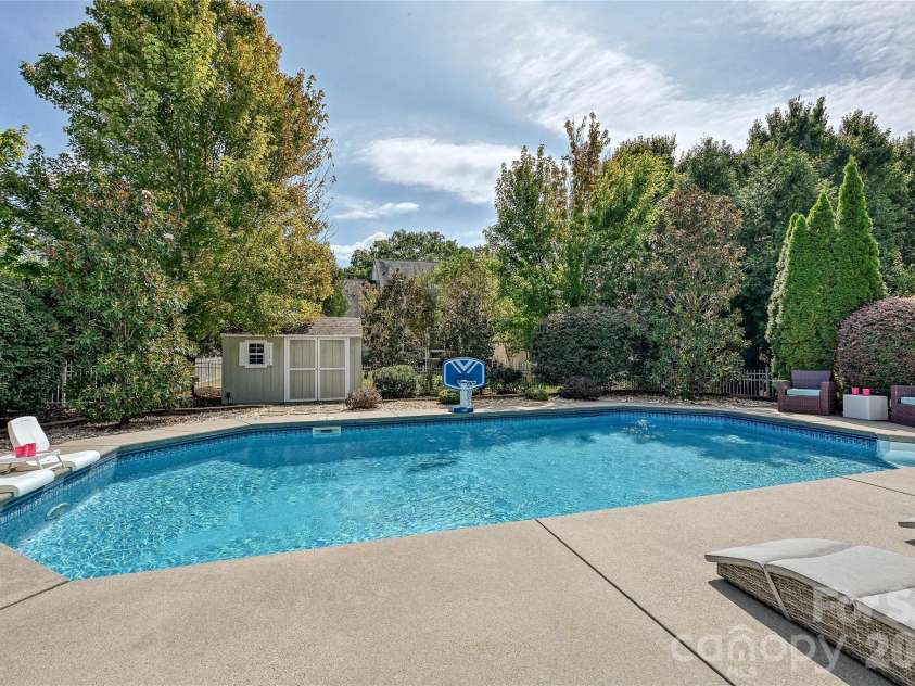 2101 Trading Ford Drive, Waxhaw, NC 28173.  MLS# CAR4424667, YatesRealty ID 51955. Pool