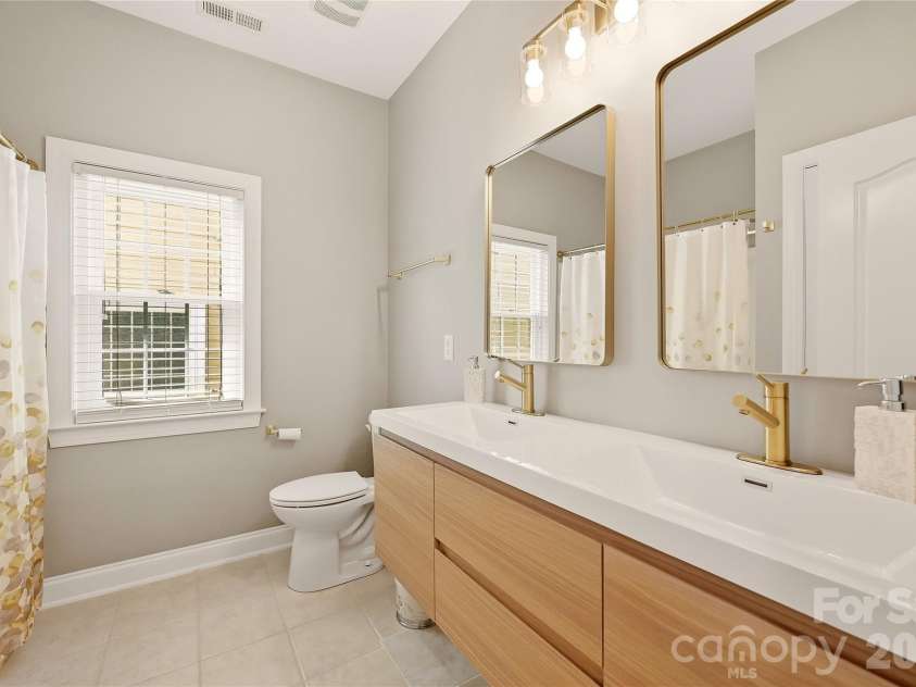 2101 Trading Ford Drive, Waxhaw, NC 28173.  MLS# CAR4424667, YatesRealty ID 51955. Secondary Bath