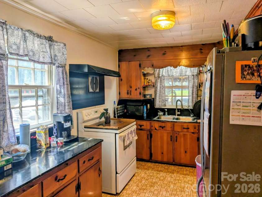 712 Weldon Street, Gastonia, NC 28052.  MLS# CAR4424561, YatesRealty ID 51956. 