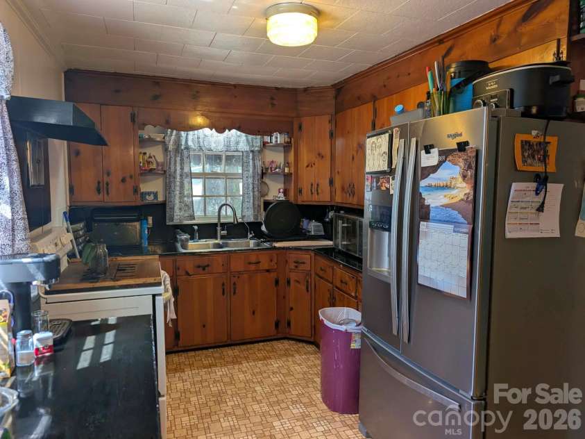 712 Weldon Street, Gastonia, NC 28052.  MLS# CAR4424561, YatesRealty ID 51956. 