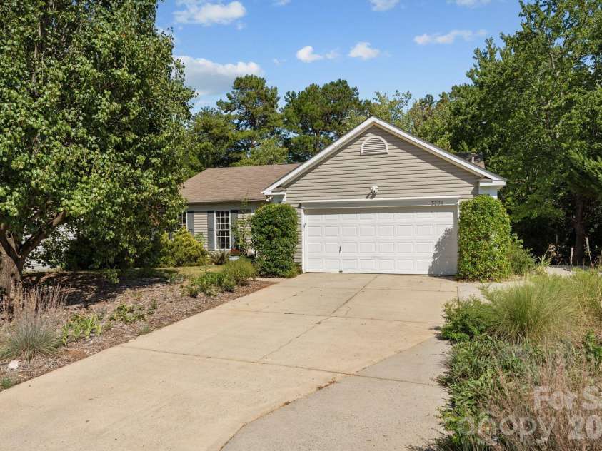 5204 Ashie Avenue, Matthews, NC 28104.  MLS# CAR4424402, YatesRealty ID 51957. 