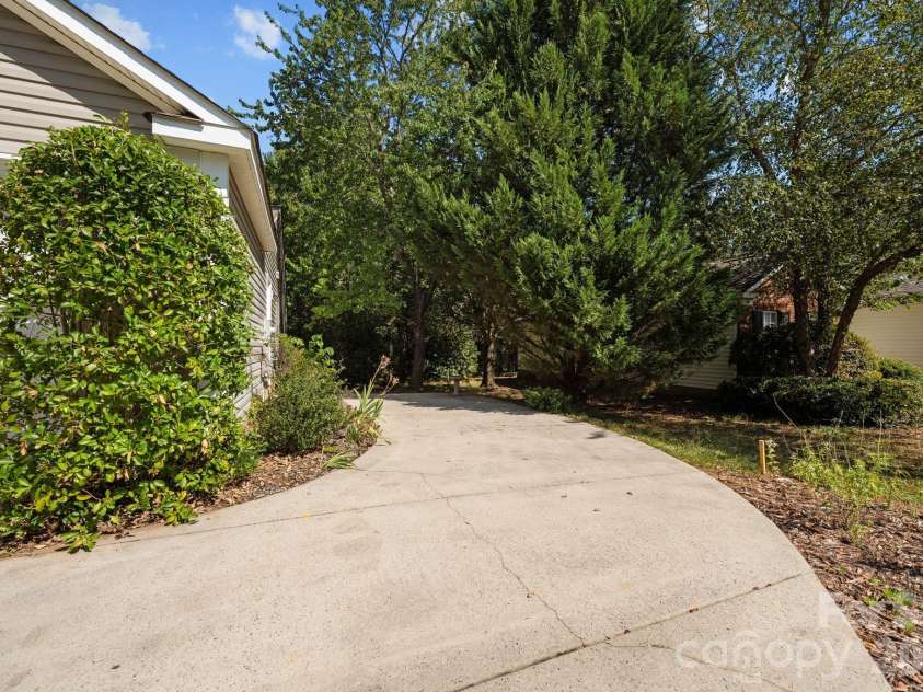 5204 Ashie Avenue, Matthews, NC 28104.  MLS# CAR4424402, YatesRealty ID 51957. 
